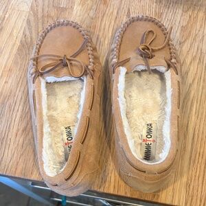 Minnetonka Camel Moccasin Slippers